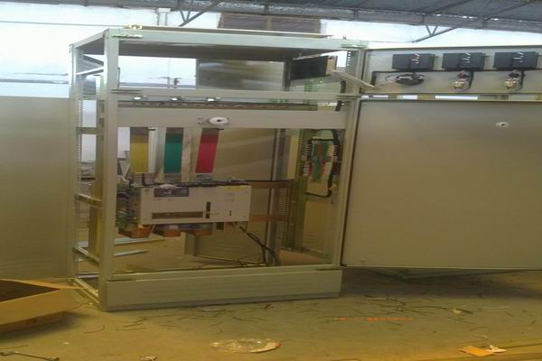 双阳3683控制-控制箱内部空气开关安装的相